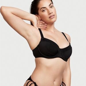 NWT Victoria’s Secret Wicked Bikini Top Underwire in Black
